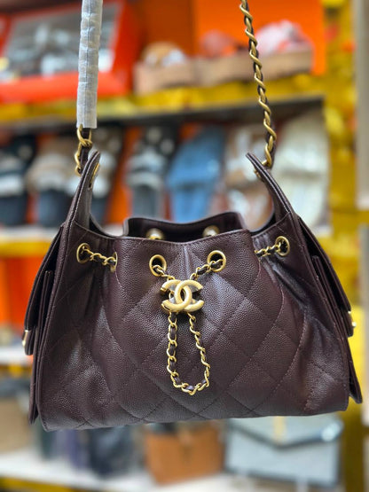New Arrival 😍
Chanel 25 bag is crafted from dark brown quilted caviar calfskin leather and accented with aged gold-tone hardware❤️❤️
For Price 👇 WhatsApp✅
0568585901 
0507557372
0552275751 Owner Zain 👌

Zain71
♥️♥️♥️