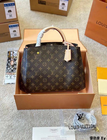 LV 

SMALL
95 dhs✅
size 22×11×17cm

MEDIUM
100 dhs✅
size 29×13×20cm

BIG
110 dhs✅
size 33×15×23cm

Zain232
♥️♥️♥️