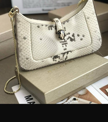 BVLGARI ✨💕✨
New collection ✨✨✨
SuperMaster Quality 🔥🔥
Available Now ❤️❤️❤️
For Price 👇 WTSP Text Zain 0568585901

Zain252
♥️♥️♥️