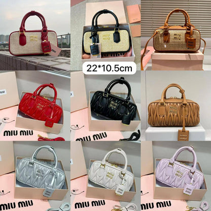 🌸 Miu Miu nice design
1⃣️ First quality +🎁
Size : 22 * 10.5 * 7.5 cm
80 dhs✅
with box🎁

Zain115
♥️♥️♥️