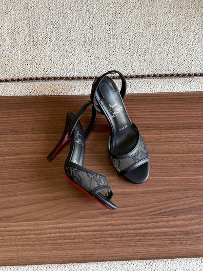 LOUBOUTIN

SuperMaster Quality 💯

530 dhs🇦🇪🇦🇪

Size: 36 -41💥

Zain171
♥️♥️♥️