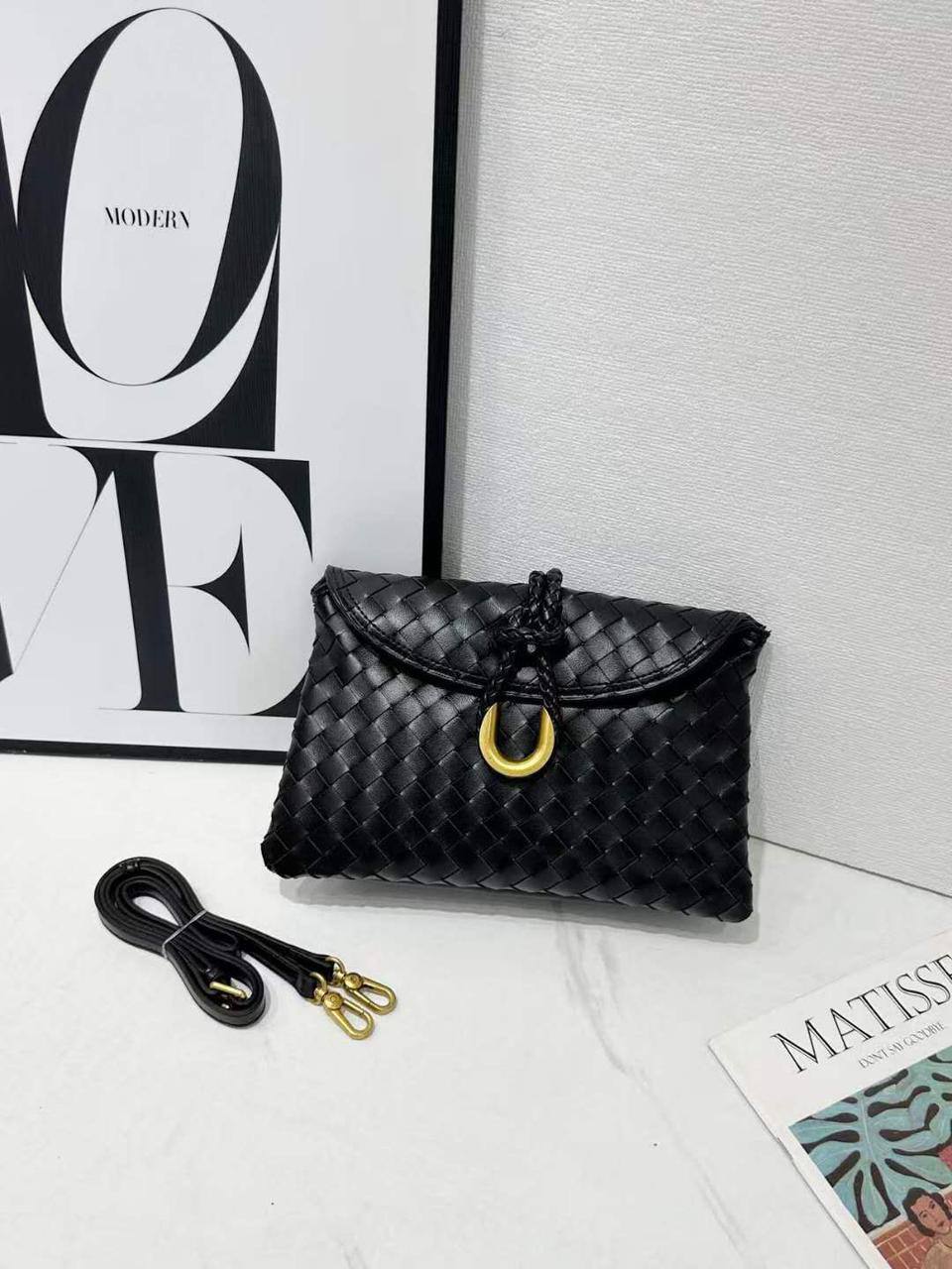 Bottega
with box🎁🎁🎁
95 dhs✅

Zain306
♥️♥️♥️