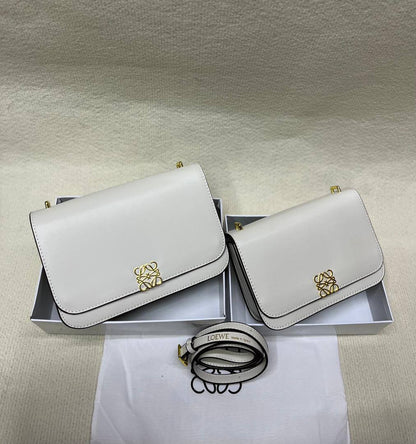 Loewe 

SMALL 20cm
95 dhs🇦🇪


BIG  24cm
100 dhs🇦🇪

with box

Zain213
♥️♥️♥️
