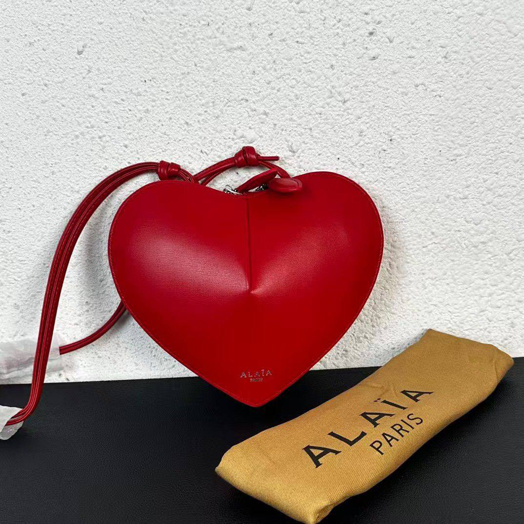Alaia
Master
330 dhs✅

Zain141
♥️♥️♥️