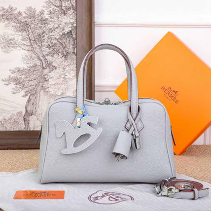🌹 Hermes Boston 
1️⃣ First  quality ＋🎁
Size : 25 * 16 cm
95 dhs✅
with box 🎁

Zain115
♥️♥️♥️