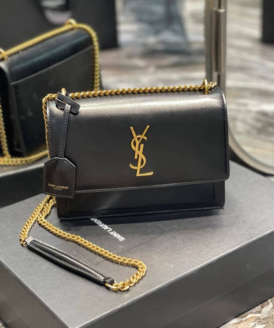 YSL
110 dhs❣️
SIZE：24cm
Good quality 

with box
🎁🎁🎁

Zain35
♥️♥️♥️