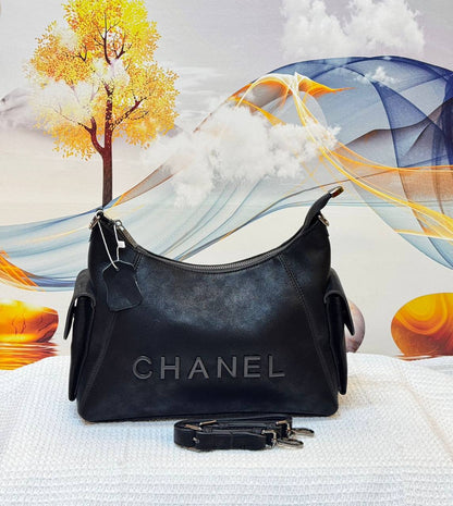 Chanel 
Best quality 
95 dhs✅
size 30 cm

Zain290
♥️♥️♥️