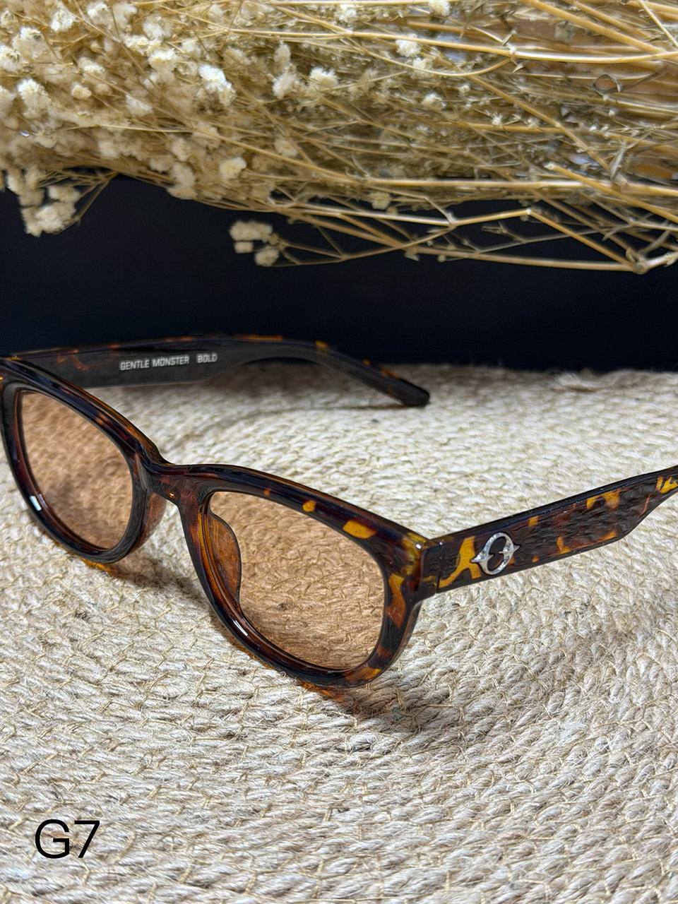 GENTLE MONSTER 👿 *

Sunglasses 🕶️ 

Copy one 

With master box 📦 
50 dhs✅

Zain216
♥️♥️♥️