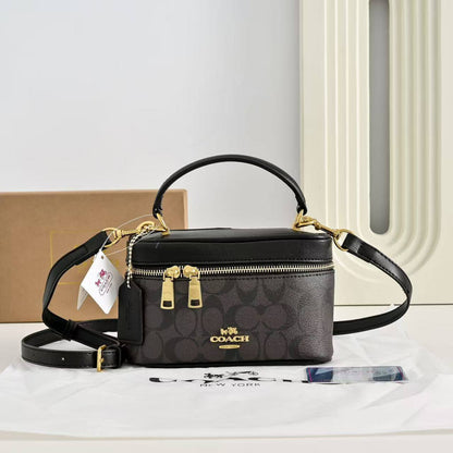 Coach
Coach
95 dhs🇦🇪🇦🇪
with box
size 19×6×11cm

Zain42
♥️♥️♥️