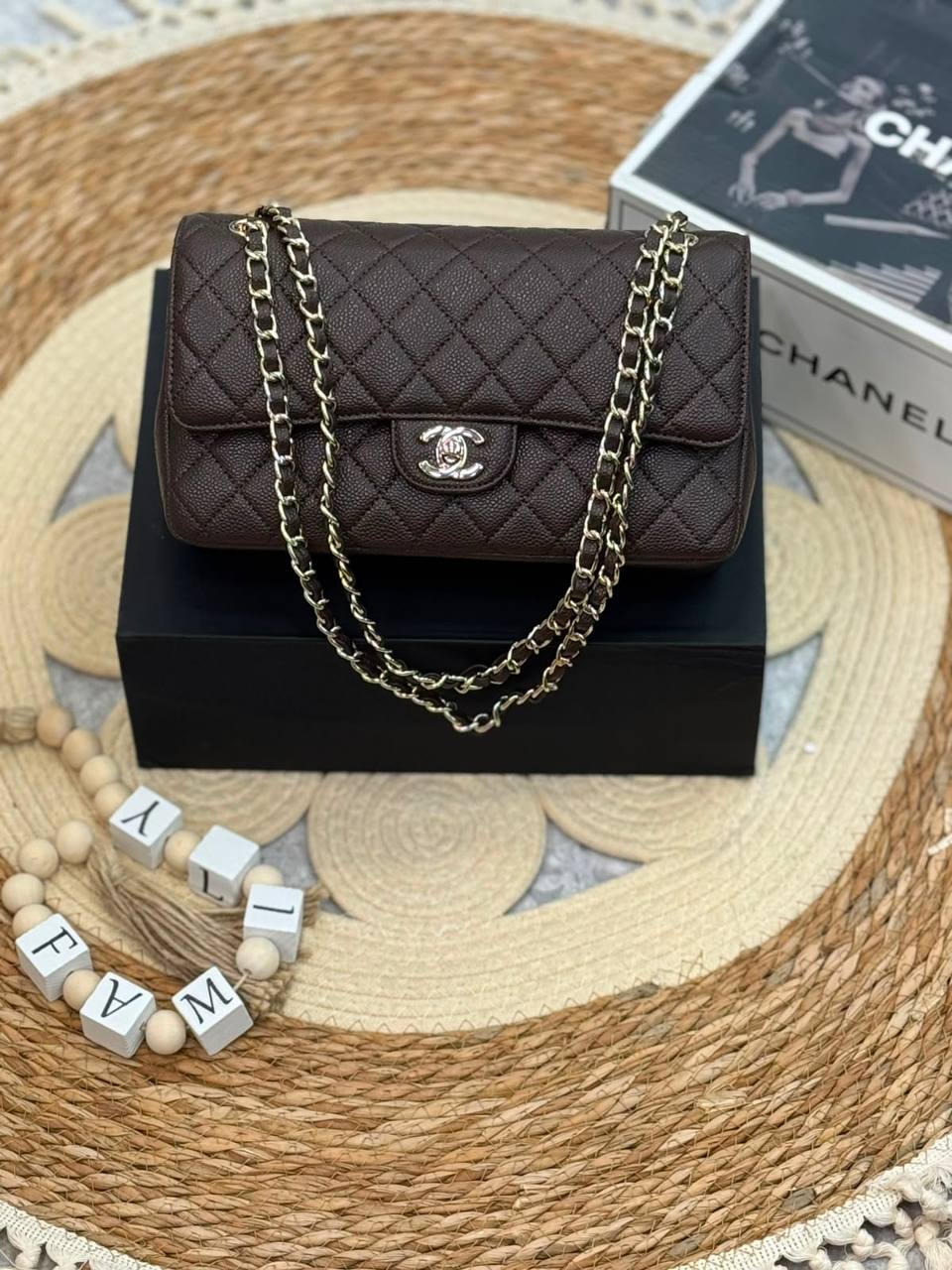 Chanel 
Master
25Cm With Box 💼
Caviar Gold Hardware 
250 dhs🇦🇪🇦🇪

Zain131
♥️♥️♥️