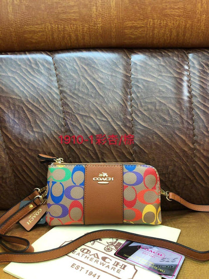 Coach
Small bag, double zipper
with 2 straps
55 dhs🇦🇪🇦🇪

Zain136
♥️♥️♥️