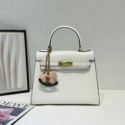 Hermes

with box
🎁🎁🎁

105 dhs💓

Zain143
♥️♥️♥️