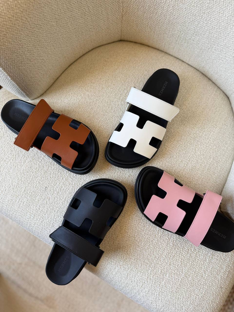 Hermes
𝑨𝑨𝑨 𝑸𝑼𝑨𝑳𝑰𝑻𝒀
𝑺𝒊𝒛𝒆 36 𝒕𝒐 41 
450 dhs✅

Zain81
♥️♥️♥️