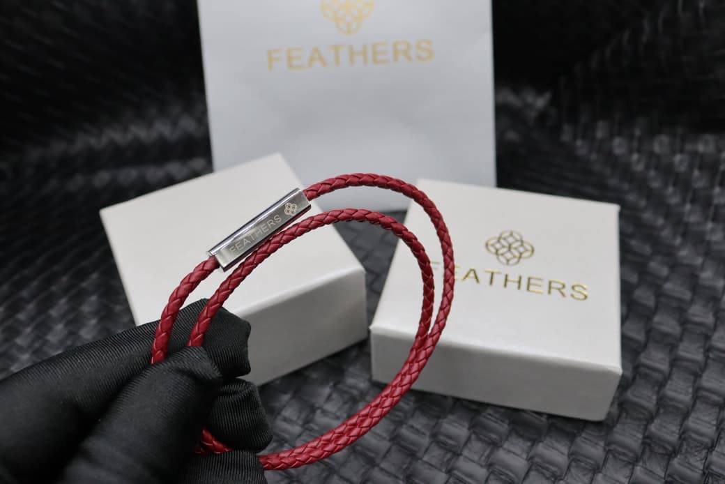 Bracelet 
55 dhs💓
+Box and paper bag🎁

Zain33
♥️♥️♥️