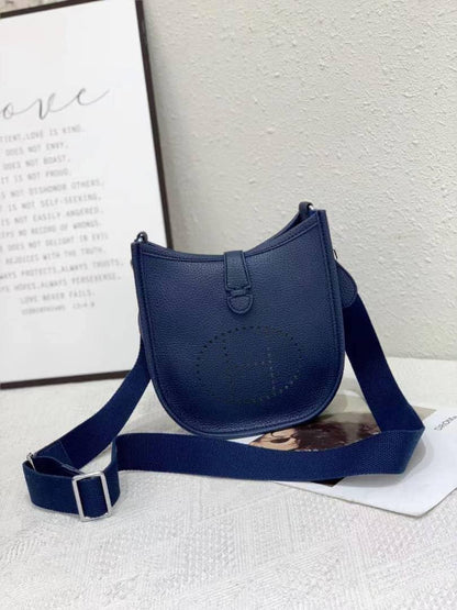 Hermes 
Best quality with box’s 
85 dhs✅
size 20 cm

Zain290
♥️♥️♥️