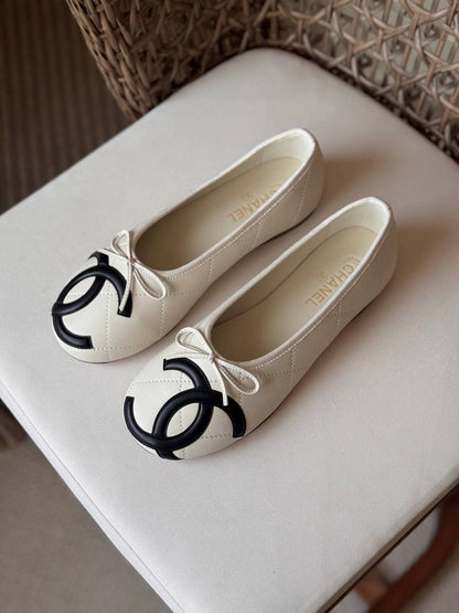 CHANEL 🤍
🤩Available new 😍😍
Size: 36 to 41
Super master quality
450 dhs✅

Zain198
♥️♥️♥️