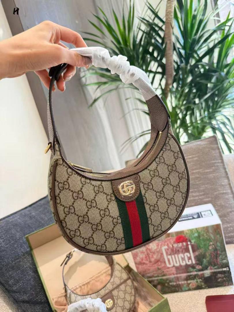 Gucci
95 dhs🇦🇪🇦🇪
with box

Zain26
♥️♥️♥️
