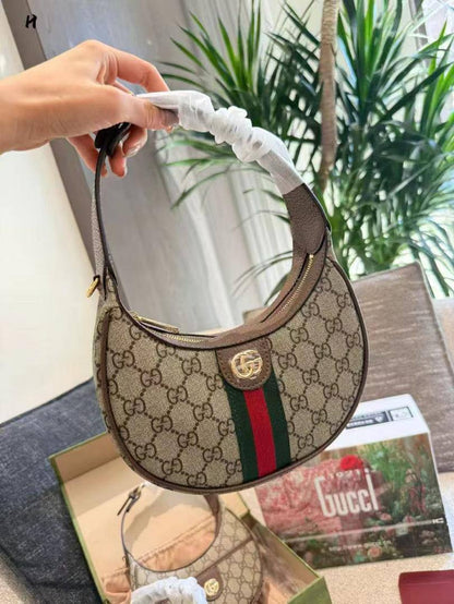 Gucci
95 dhs🇦🇪🇦🇪
with box

Zain26
♥️♥️♥️