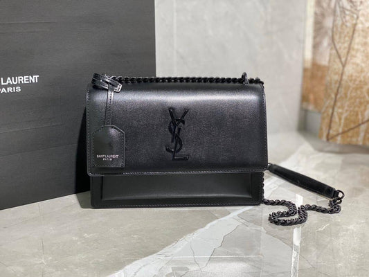 YSL
100 dhs✅

With box
🎁🎁🎁

Zain219
♥️♥️♥️