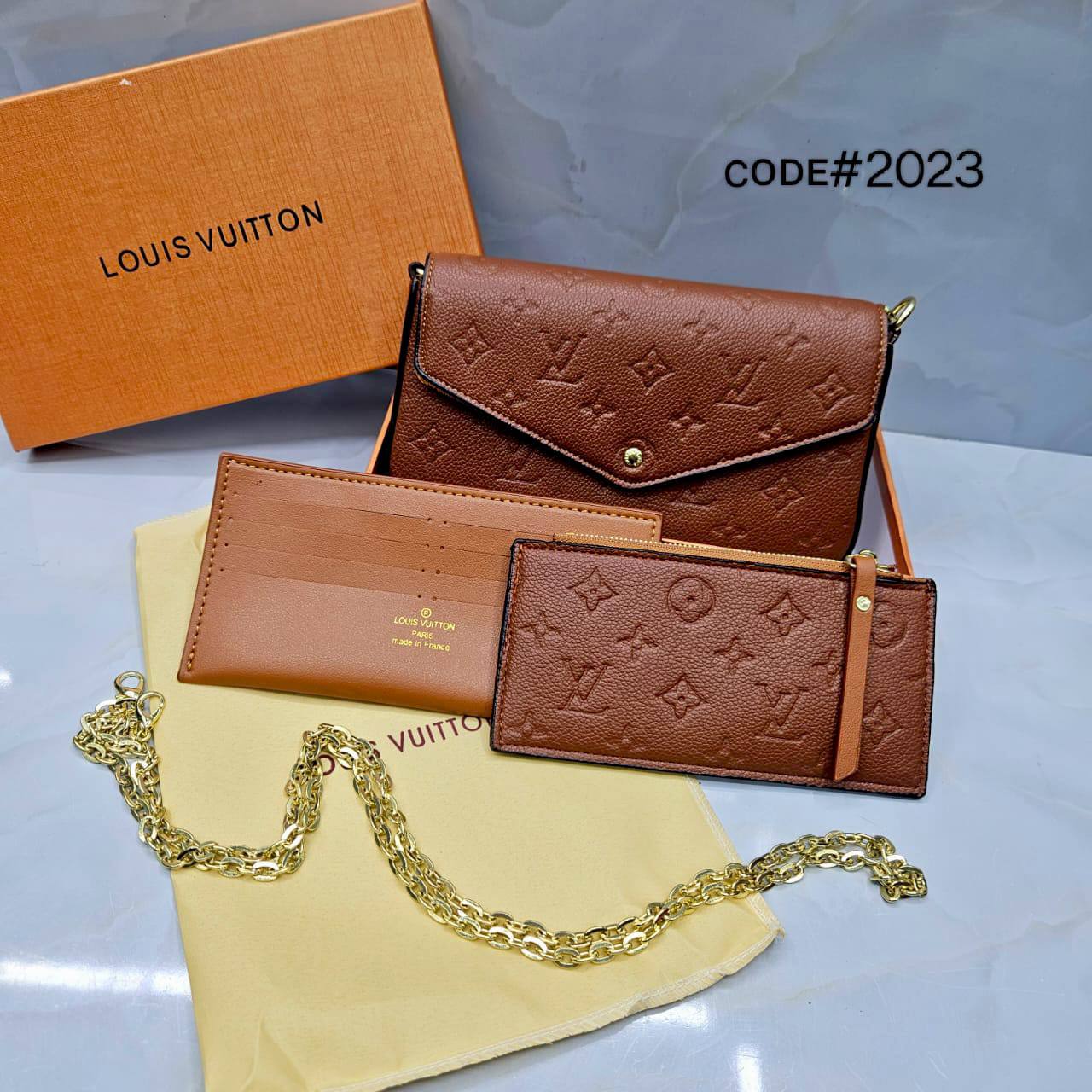 LV
ғᴇʟɪᴄɪᴇ́ ᴘᴏᴜᴄʜᴇᴛ 3ɴ1
ᴍᴀᴛᴛᴇ ʟᴇᴀᴛʜᴇʀ ᴍᴀᴛᴇʀɪᴀʟ
ɢᴏʟᴅ ᴄʜᴀɪɴ ʜᴀʀᴅᴡᴀʀᴇ
sɪᴢᴇ : 22 cm
ᴡɪᴛʜ BOX
🎁🎁🎁

65 dhs🪙💕

Zain31
♥️♥️♥️
