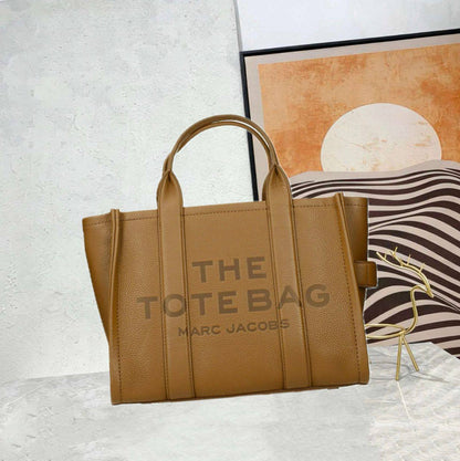 MARC JACOBS 
THE TOTE BAG NEW CAME 
GOOD QUALITY MEDIUM SIZE 
115 dhs❣️

Zain39
♥️♥️♥️