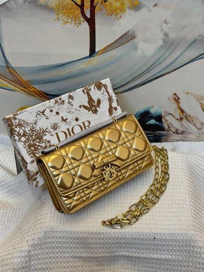 DIOR

Best quality 
with box

105 dhs🇦🇪🇦🇪


size 21CM

Zain290
♥️♥️♥️