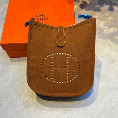 Hermes Evelyne

18cm

90 dhs
with BOX
🎁🎁🎁


Zain44
Zain254
♥️♥️♥️