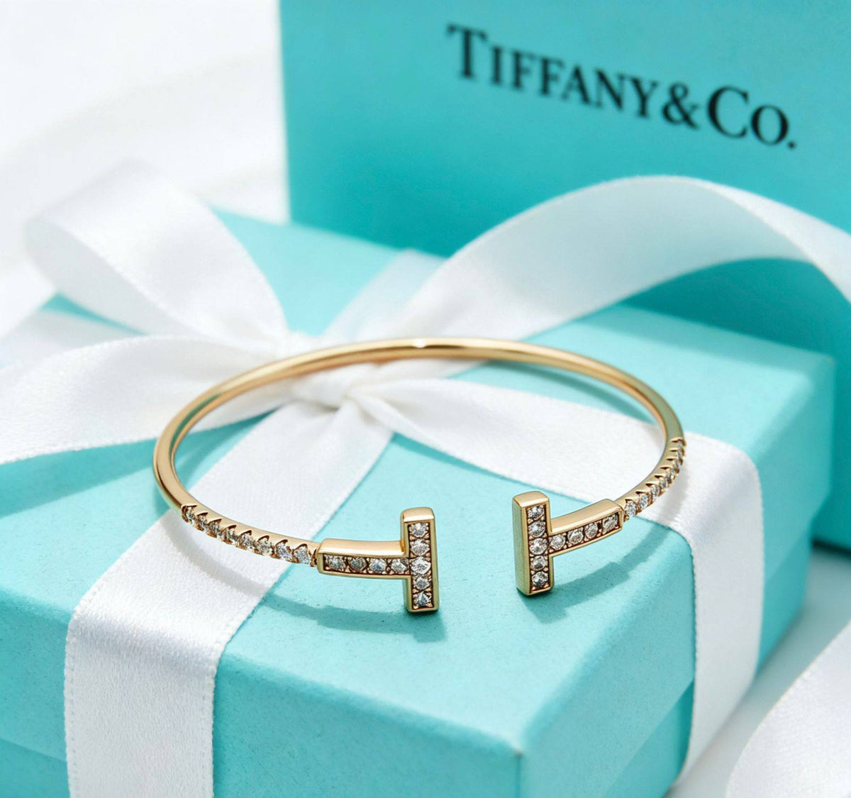 TIFFANY BANGLE
STONES

NEW MODEL ✨💫
70 dhs🇦🇪🇦🇪

WITH BOX AND PAPER BAG🎁🛍️

Zain89
♥️♥️♥️