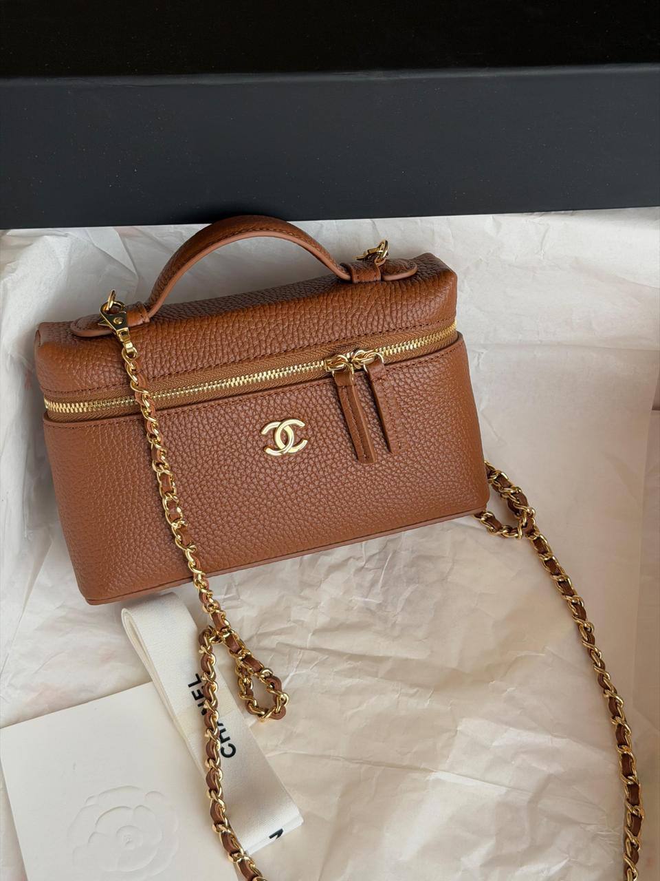 Chanel
 𝐕𝐀𝐍𝐈𝐓𝐘 𝐂𝐀𝐒𝐄 𝐖𝐈𝐓𝐇 𝐂𝐇𝐀𝐈𝐍 𝐒𝐔𝐏𝐄𝐑 𝐌𝐀𝐒𝐓𝐄𝐑 𝐐𝐔𝐀𝐋𝐈𝐓𝐘 
𝐋𝐀𝐑𝐆𝐄 -1300 dhs✅
𝐌𝐞𝐝𝐢𝐮𝐦 - 1250 dhs✅
𝐒𝐦𝐚𝐥𝐥 - 1200 dhs✅

ETAG4
♥️♥️♥️