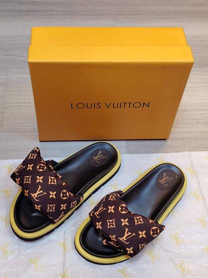 LV
Today New Arrived 
Size 36 to 41
With box
🎁🎁🎁

105 dhs🪙🌨️

Zain120
♥️♥️♥️