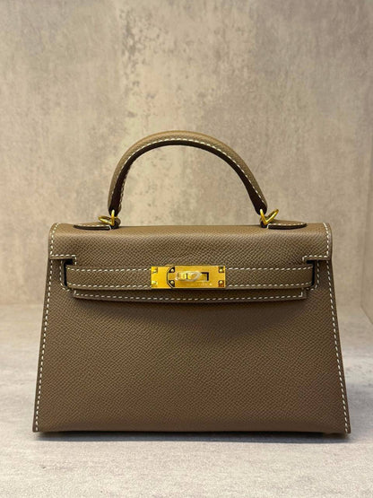 Hernes
𝐇𝐞𝐫𝐦𝐞𝐬 𝐌𝐢𝐧𝐢 𝐊𝐞𝐥𝐥𝐲 𝟏𝟗𝐜𝐦 
𝐇𝐚𝐧𝐝 𝐌𝐚𝐝𝐞 
1350 dhs✅🖤🌴

ETAG4
♥️♥️♥️