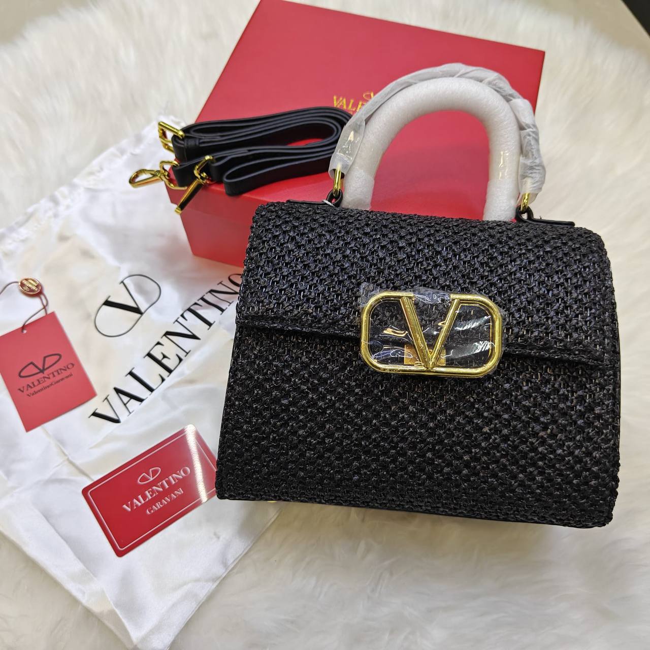 Valentino 
115 dhs✅ 

Withbox
🎁🎁🎁

Zain235
♥️♥️♥️