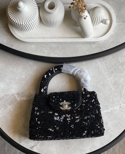 Chanel  ✨💥
Available original box 📦 
With full packing 🎀🎀
Super high quality 💥💥

For Price 👇 WhatsApp✅
0568585901 
0507557372
0552275751 Owner Zain 👌

Zain283
♥️♥️♥️