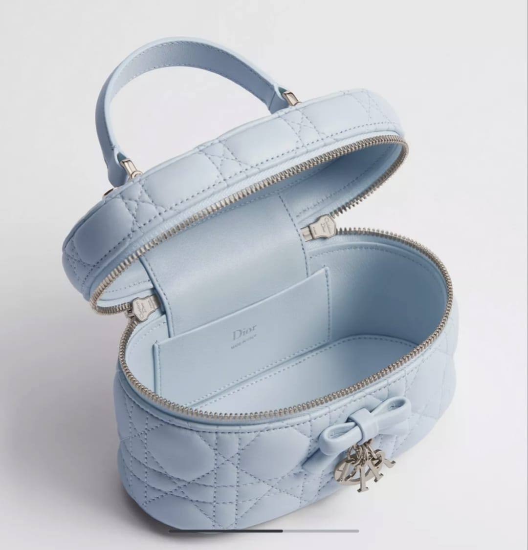 DIOR 
95 dhs✅
with box

Zain90
Zain143
♥️♥️♥️