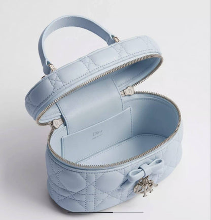 DIOR 
95 dhs✅
with box

Zain90
Zain143
♥️♥️♥️