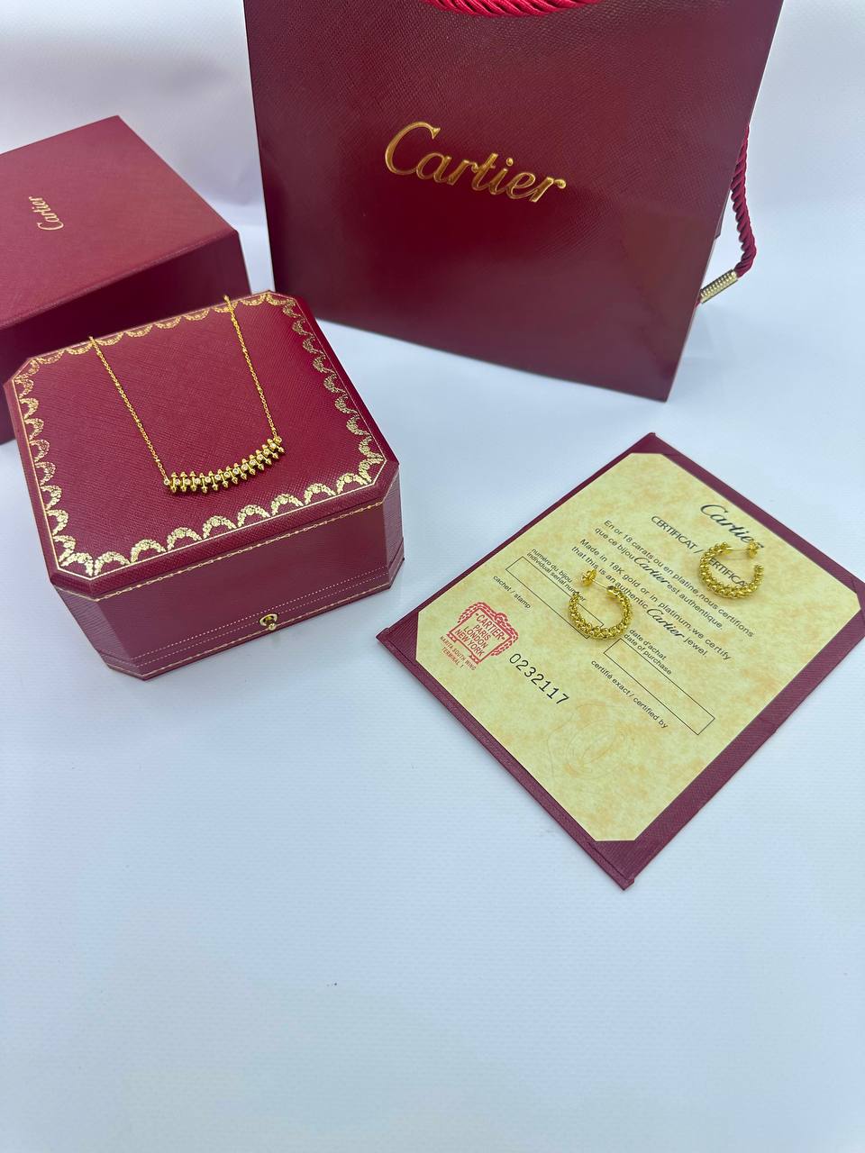 CARTIER ❤️‍🔥*
Necklace ✨
Earring 🦋
Master quality 💯
With normal boxes 🗃️ 
90 dhs💓
With master box 📦 
130 dhs💓

Zain216
♥️♥️♥️