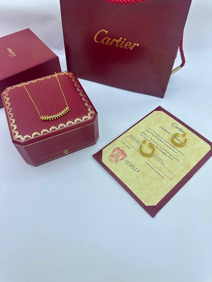 CARTIER ❤️‍🔥*
Necklace ✨
Earring 🦋
Master quality 💯
With normal boxes 🗃️ 
90 dhs💓
With master box 📦 
130 dhs💓

Zain216
♥️♥️♥️