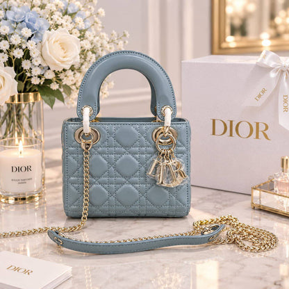 Dior Bag 

17Cm 
With Box
280 dhs🇦🇪🇦🇪

Zain131
♥️♥️♥️