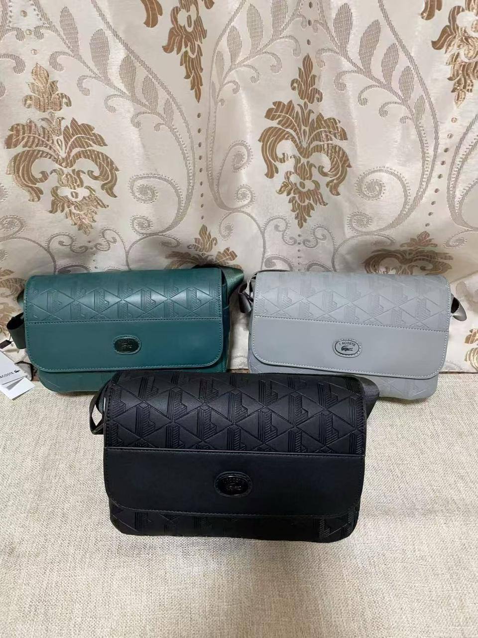 Lacoste
24*15*8 cm
85 dhs💓

Zain17
♥️♥️♥️