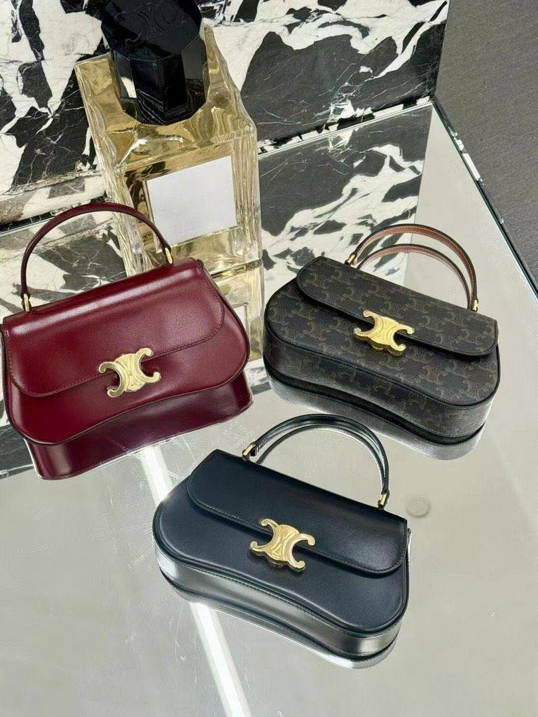 Celine 
    Good Quality 
230 dhs❣️

Zain131
♥️♥️♥️
