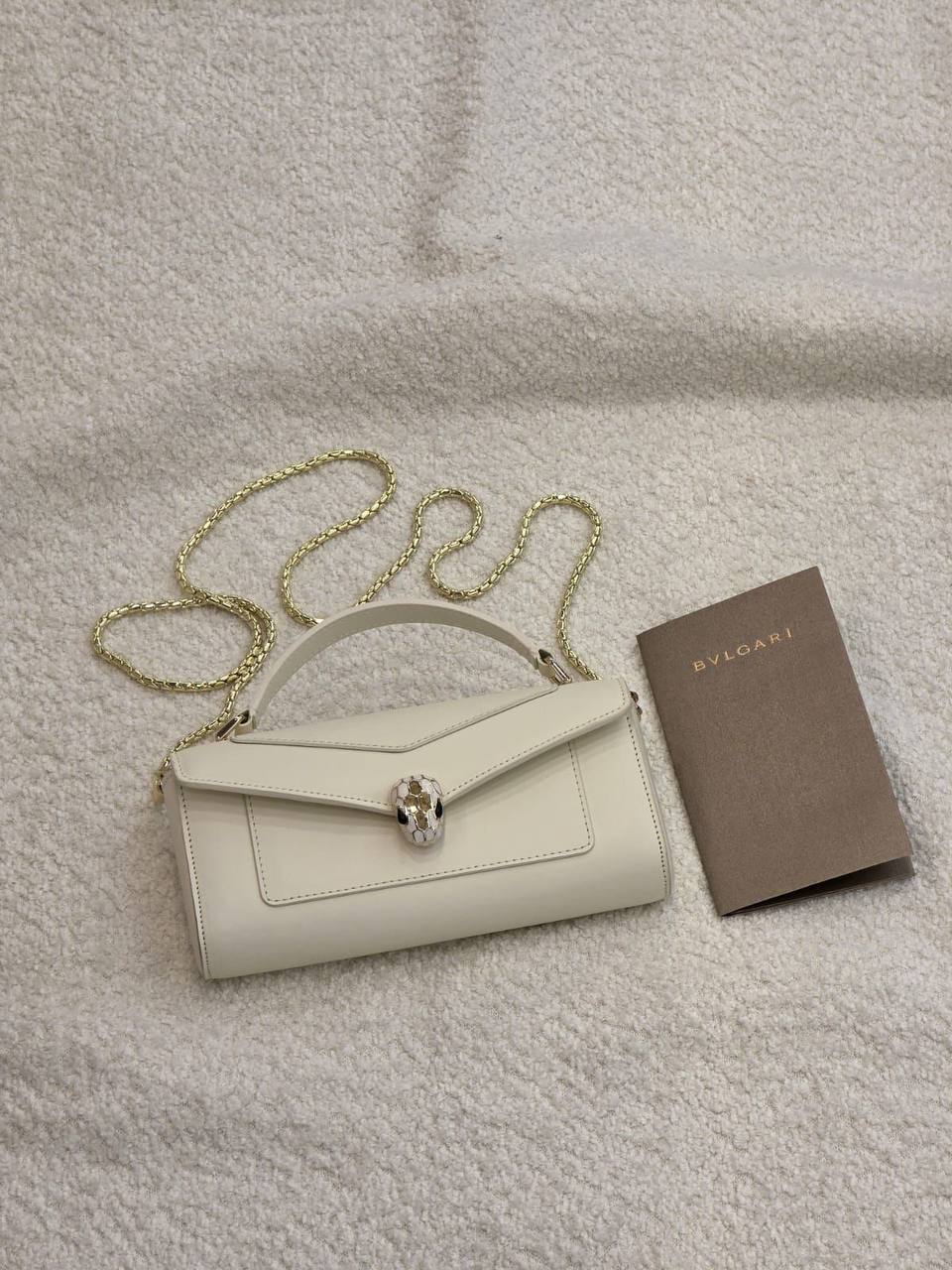 Bvlgari
Master
 20Cm With Box
360 dhs✅

Zain131
♥️♥️♥️