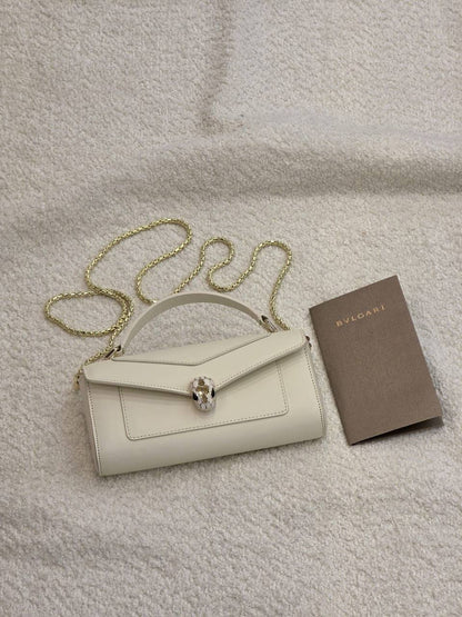 Bvlgari
Master
 20Cm With Box
360 dhs✅

Zain131
♥️♥️♥️