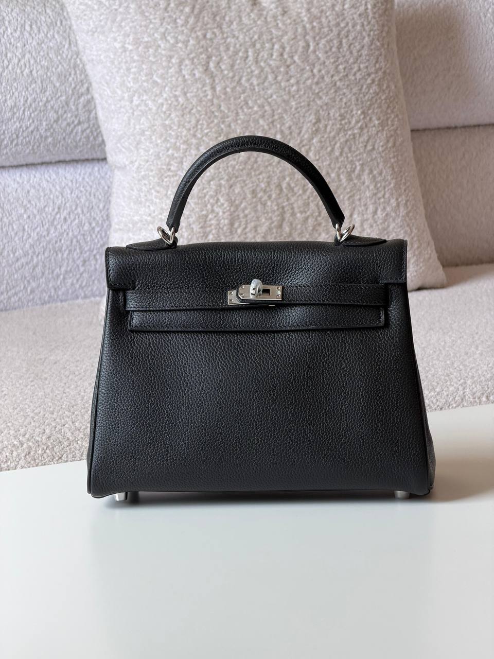 Hermes
kelly 25 cm💥Master quality ✅with box📦
440 dhs✅

Zain52
♥️♥️♥️