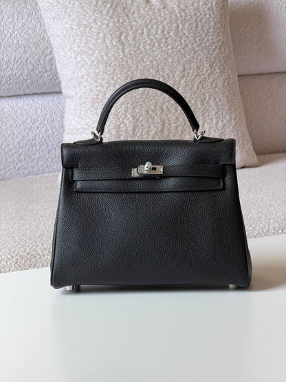 Hermes
kelly 25 cm💥Master quality ✅with box📦
440 dhs✅

Zain52
♥️♥️♥️