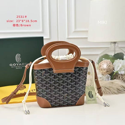Goyard

 with box 
🎁🎁🎁

size:23×8×18.5 
120 dhs💓

Zain114
♥️♥️♥️
