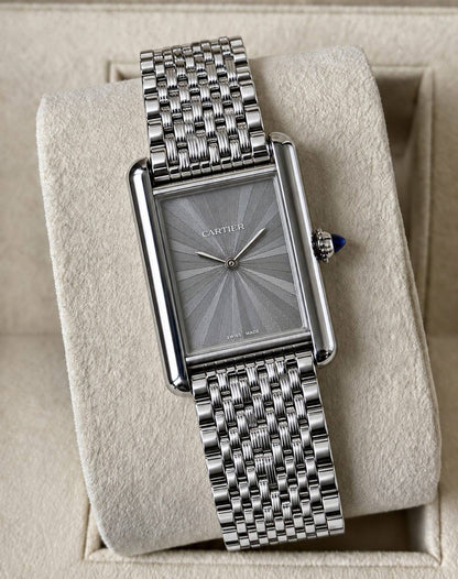 Cartier 

watch unsix (
size36mm) 

good quality 
230 dhs🇦🇪🇦🇪

Zain59
♥️♥️♥️