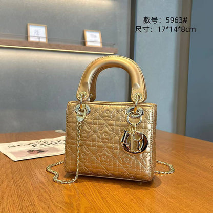 Dior
New Arrival
Very Good quality 
Size:17cm
120 dhs🇦🇪🇦🇪

With box 📦
Zain70
♥️♥️