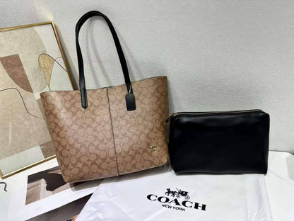 COACH ToteBag 2n1
Signature Canvas material
With Zipper Pouch include
Gold Hardware
NO BOX
Size ; 43 cm
100 dhs✅

Zain239
♥️♥️♥️