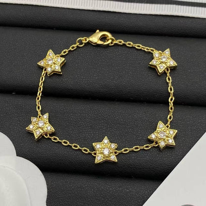 EACH BRACELET 
MASTER QUALITY💫✨
50 DHS🇦🇪
WITH BOX AND PAPER BAG 🎁🛍️

Zain89
♥️♥️♥️