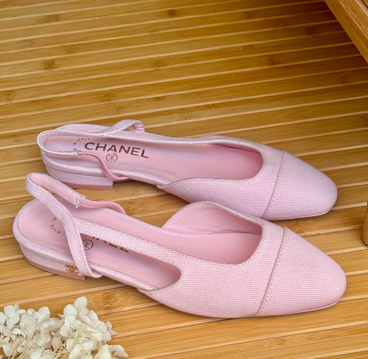 Chanel
Vip quality 
Size:36 to 41
450 dhs🇦🇪🇦🇪

Zain303
♥️♥️♥️